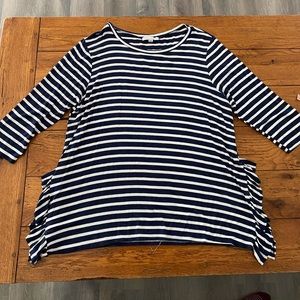 Half sleeve top. Ruffle detail